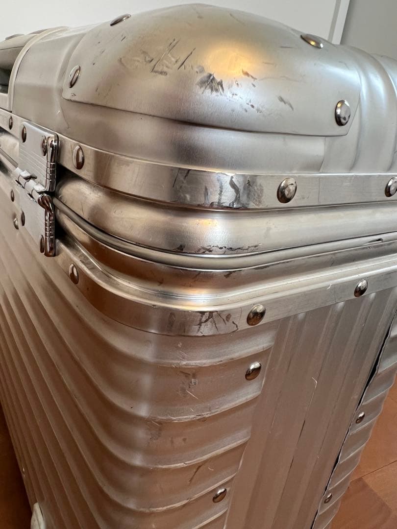 パイロット　シルバー アルミ キャリーケース