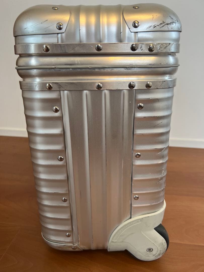 パイロット　シルバー アルミ キャリーケース