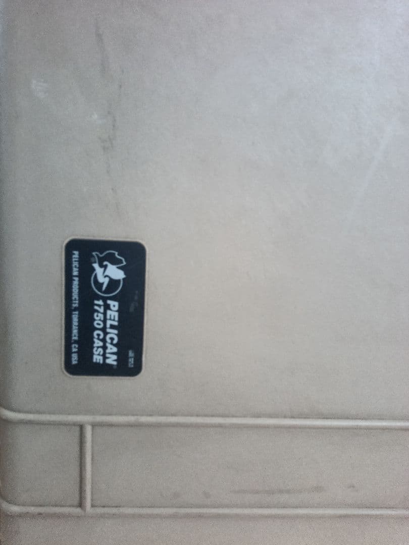 PELICAN 1750 ペリカンケース 蓋側フォーム付きデザートタン