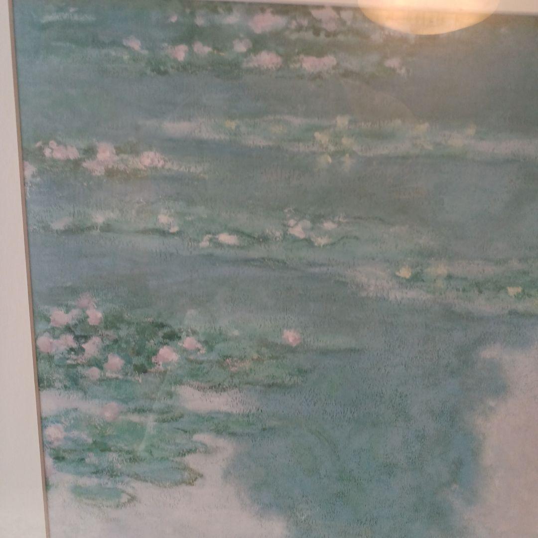 睡蓮 水彩画 大判 金色フレーム　クロード・モネの**『睡蓮』**シリーズ。