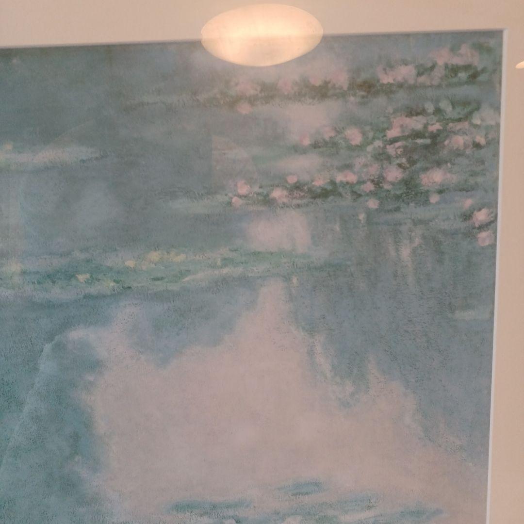 睡蓮 水彩画 大判 金色フレーム　クロード・モネの**『睡蓮』**シリーズ。