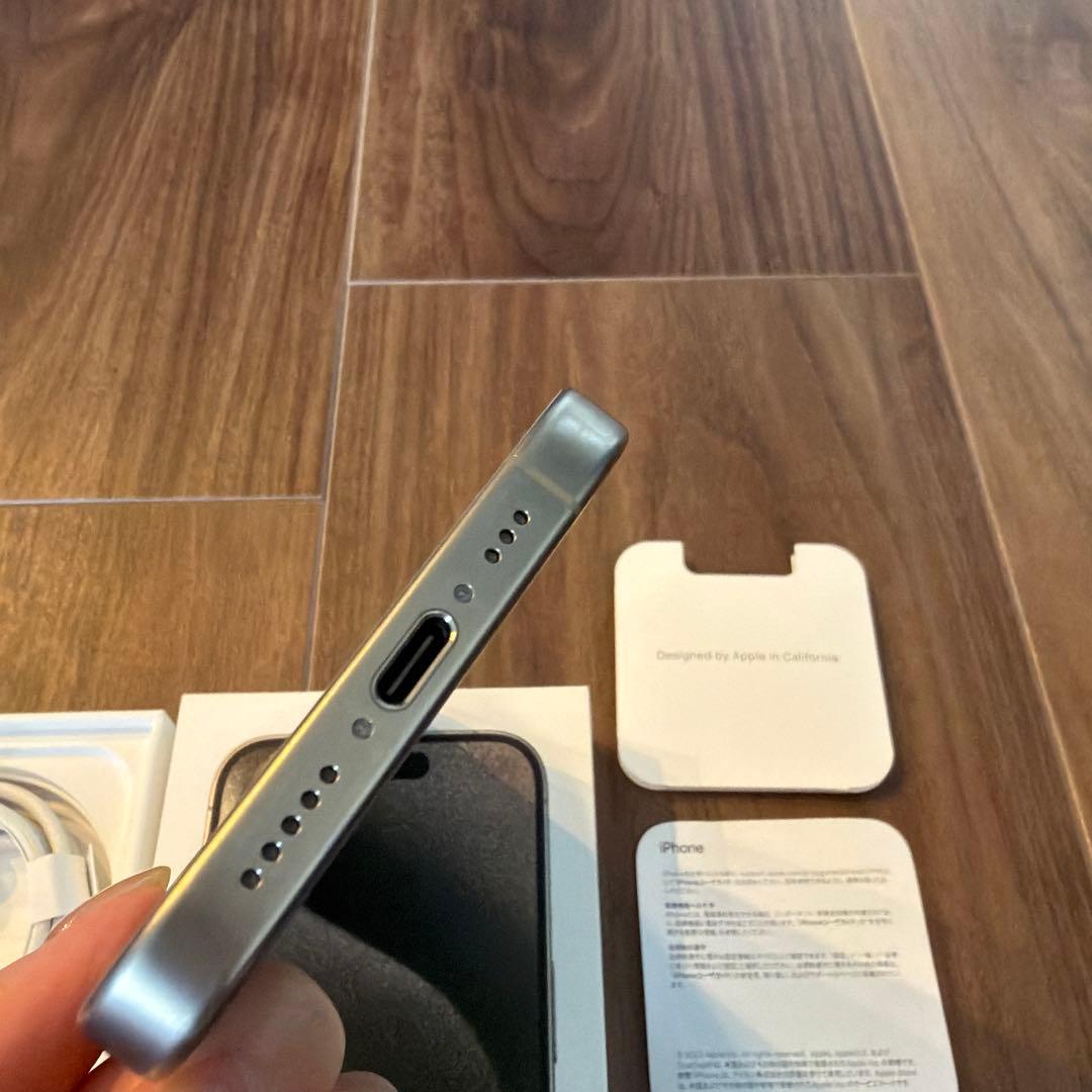 値下げ　美品　Apple iPhone 15 pro シルバー　本体