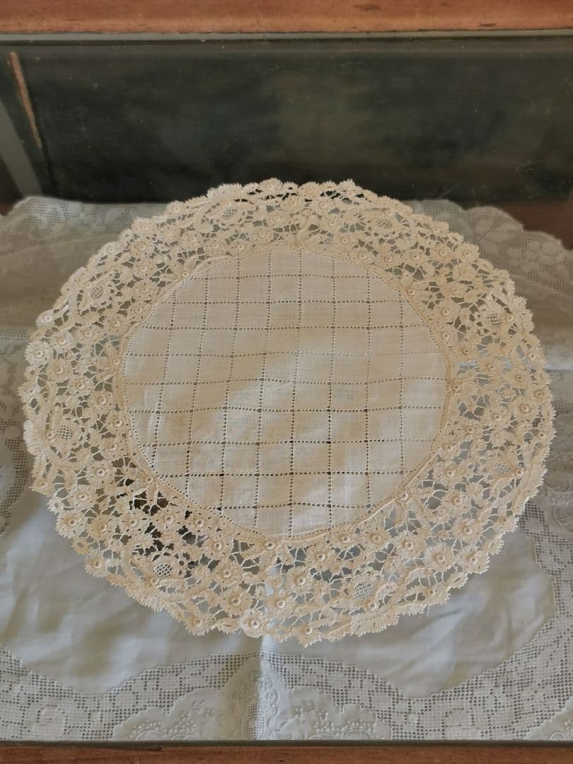 アンティークベルギーブルージュ ロザリン＆ドローンワークレースドイリーφ23㎝