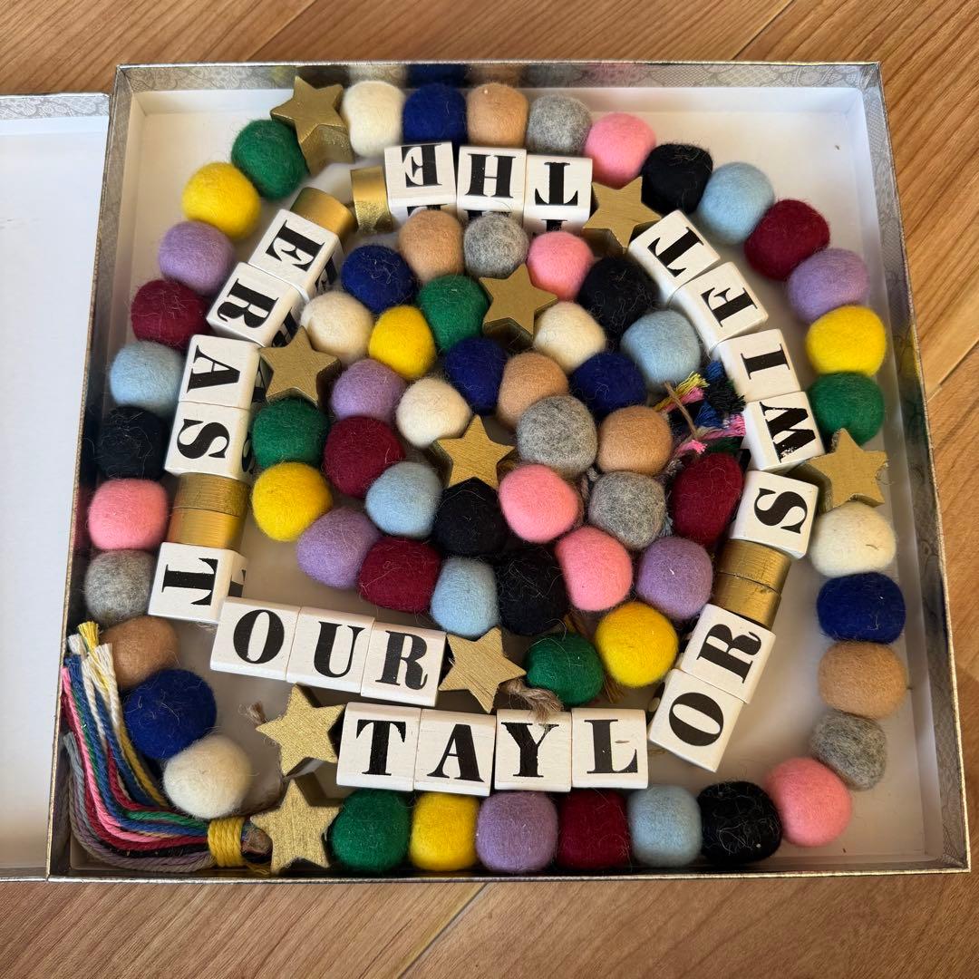 Taylor Swift eras tour friendship ガーランド