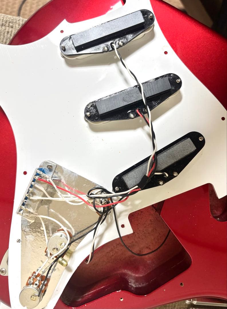 【新品弦張替済】Fender Japan ストラト キャディーアップルレッド