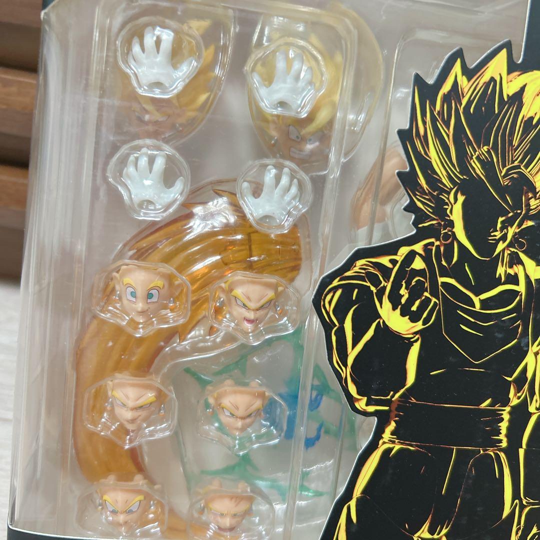 海外限定ドラゴンボール スーパーサイヤ人ゴッドベジット