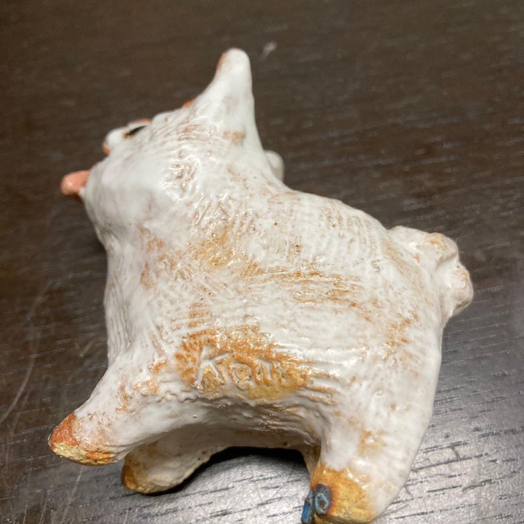 犬の形状の陶器の置物　小室幸雄さん