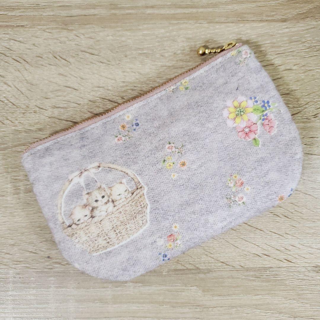 《専用》ハンドメイド 16cmフリル蓋付きポーチ