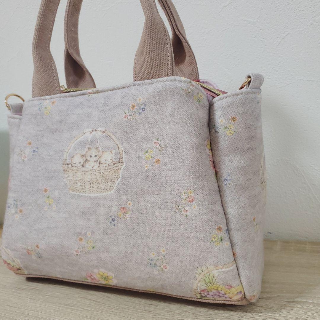 《専用》ハンドメイド 16cmフリル蓋付きポーチ