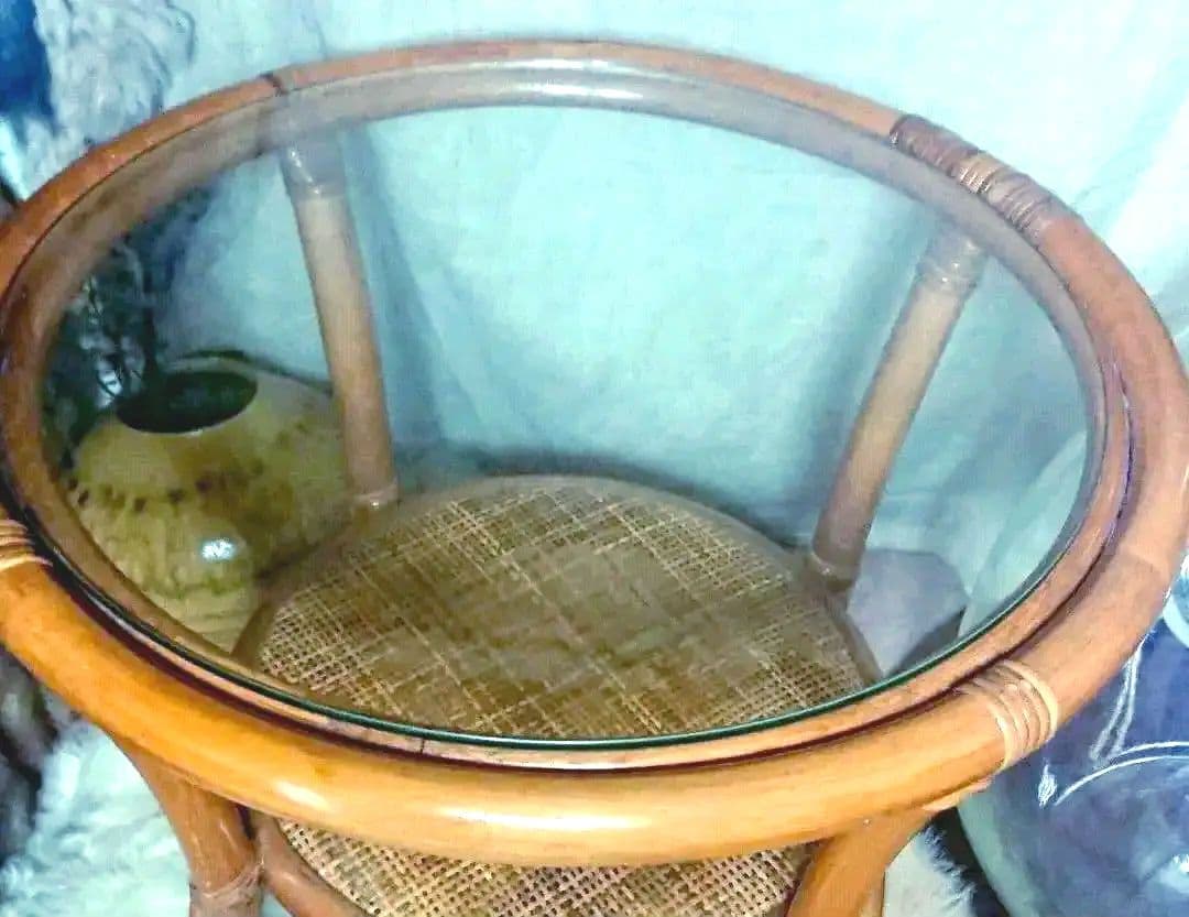 古いラタン硝子テーブル          レトロなラタン机