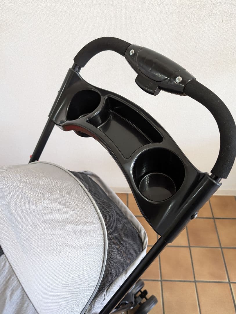 グレーのペットカート