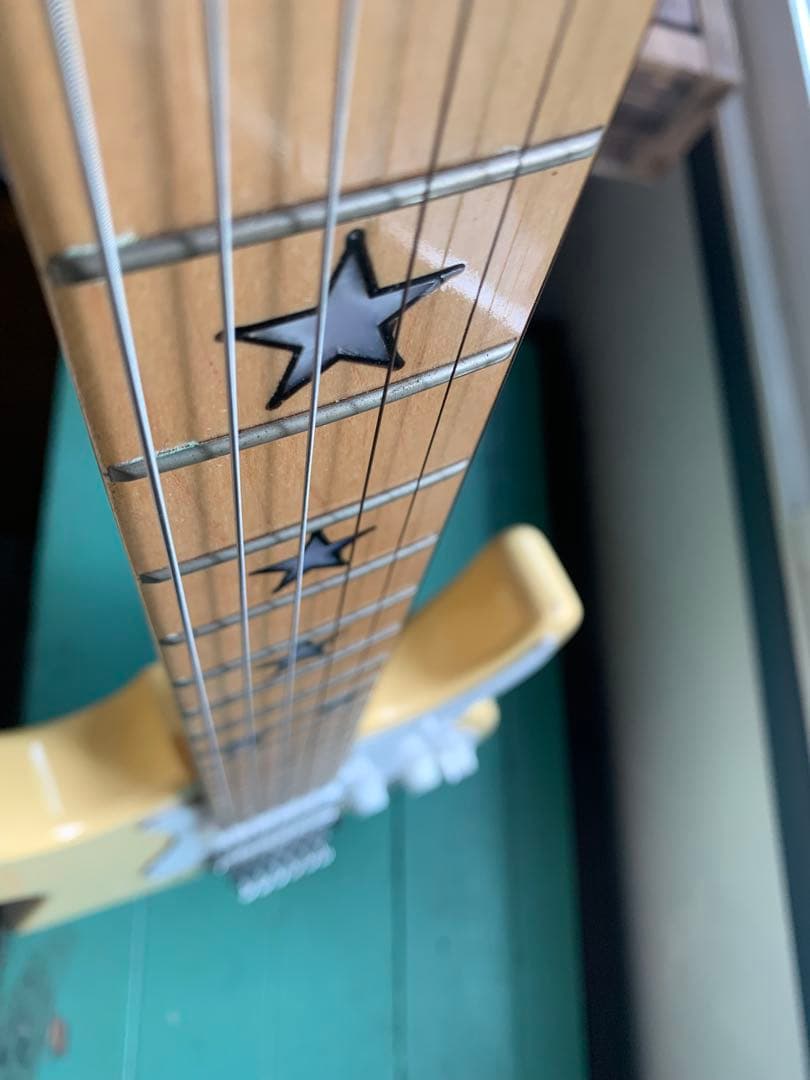 イエロー ストラトキャスタータイプ エレキギター新品弦付き