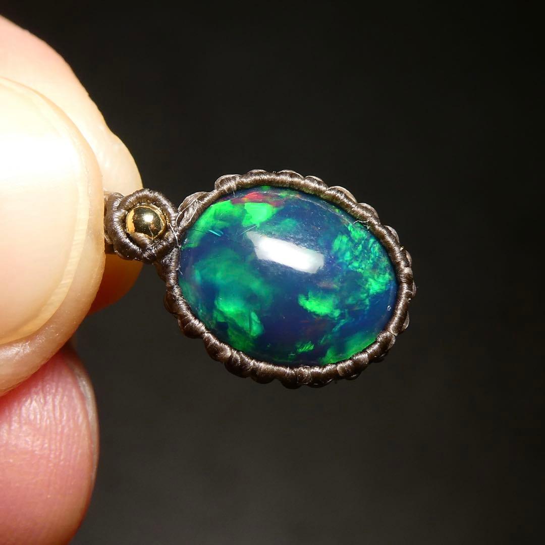 ブラックオパールとペリドットのマクラメネックレス