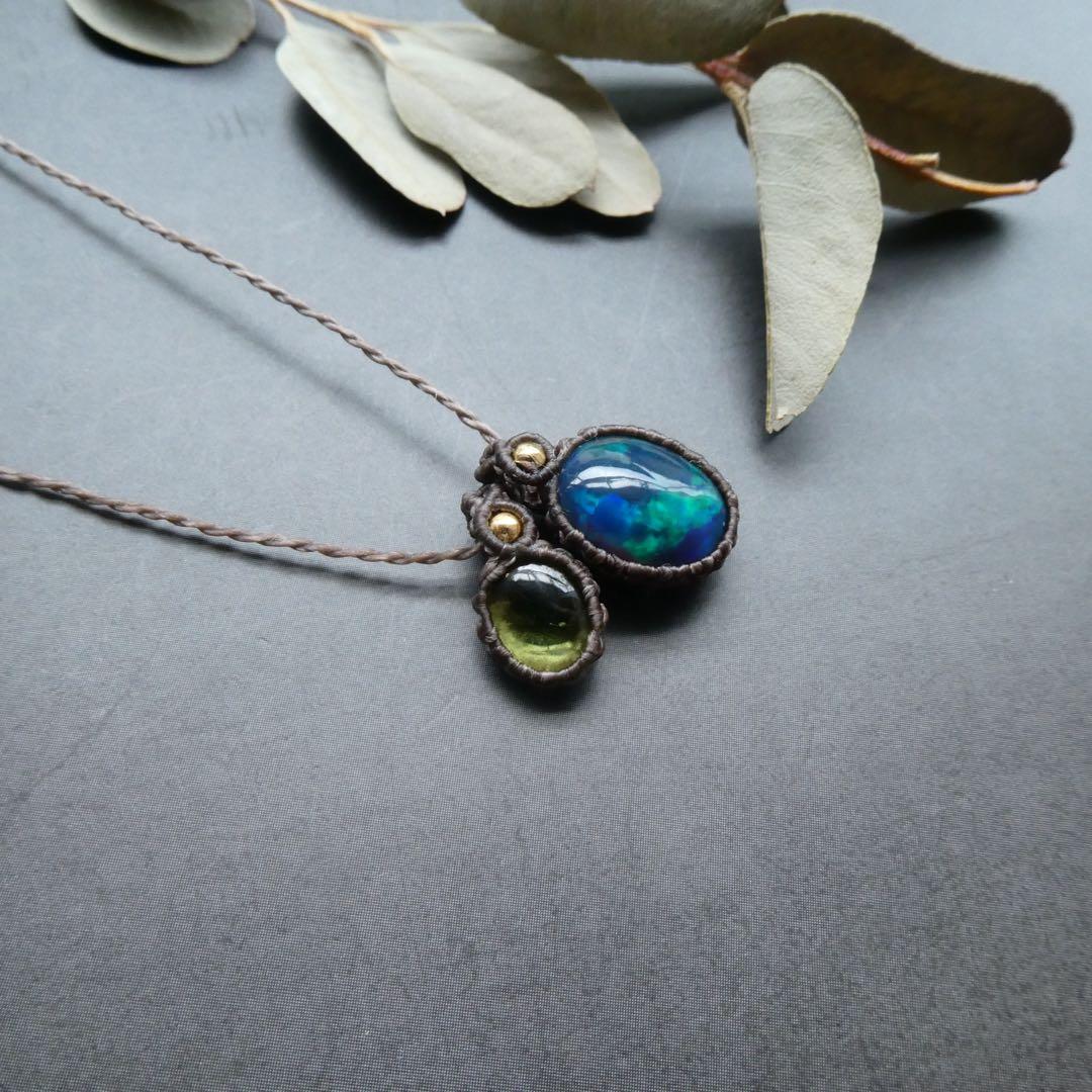 ブラックオパールとペリドットのマクラメネックレス