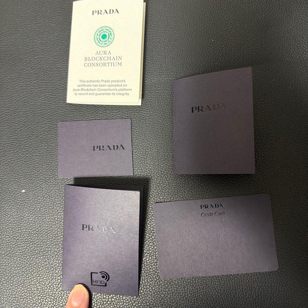 PRADA ブラック レザー 三つ折り財布