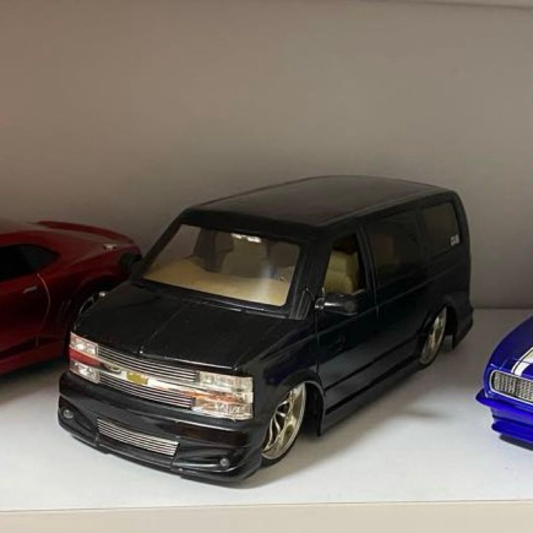 1/18 ミニカー　シボレー　アストロ　ブラック　DUB city