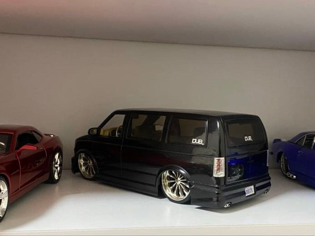 1/18 ミニカー　シボレー　アストロ　ブラック　DUB city