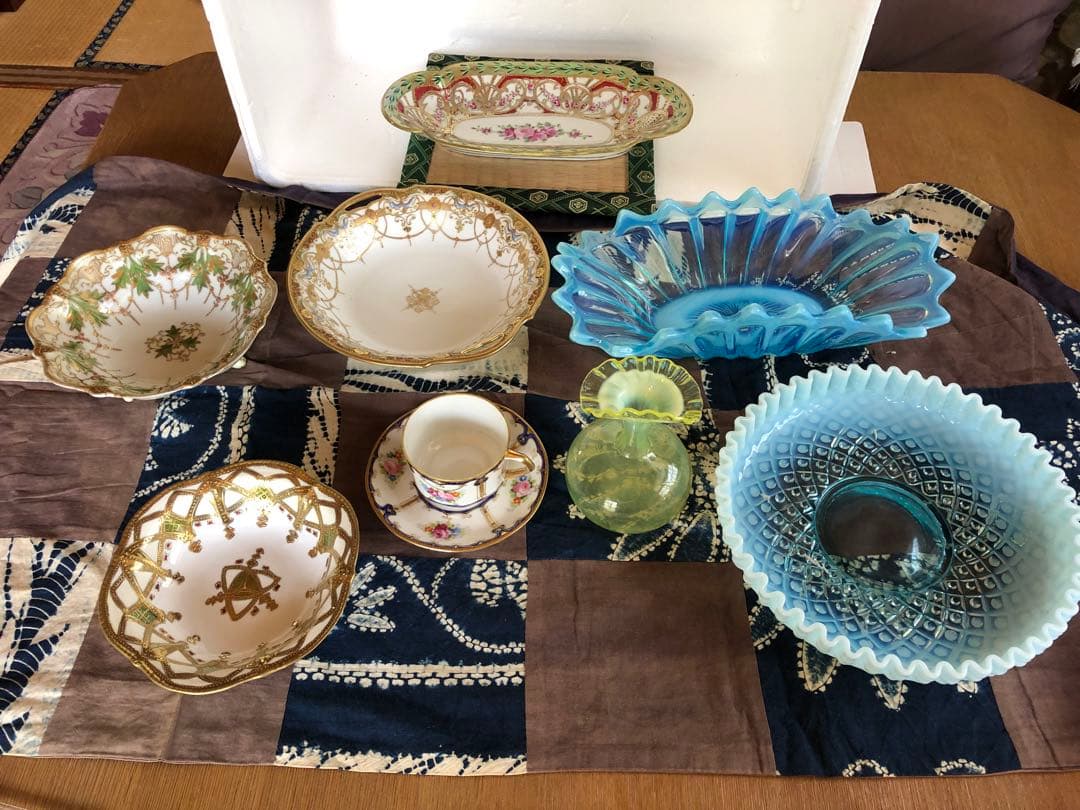 セール‼️断捨離逸品　 縁波形フリル ブルーオパールセントボウル