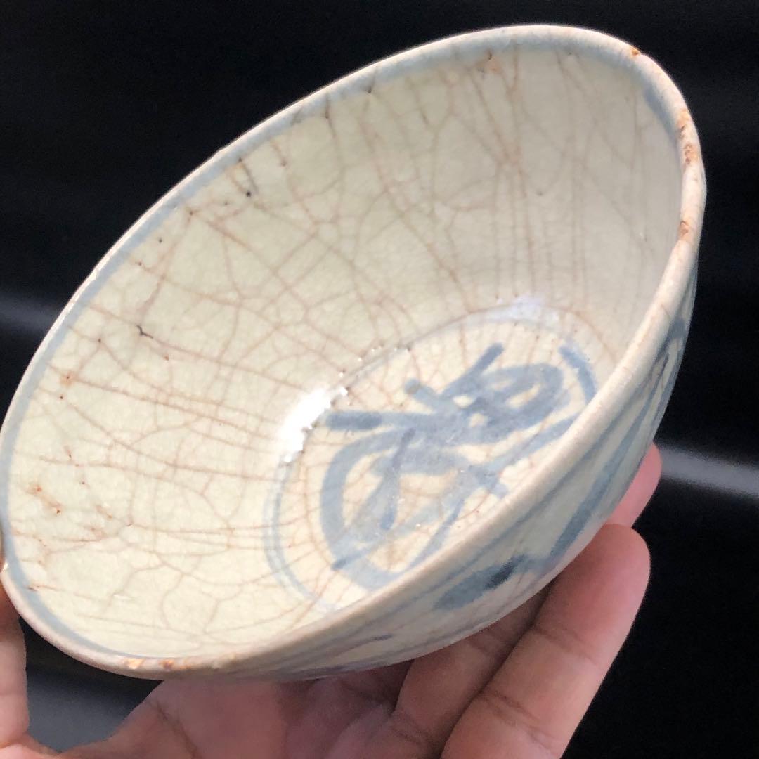 究極の古美術⬛︎蔵の奥から美しい藍色の手描きの抹茶茶碗がで出来ました。美しい茶道具