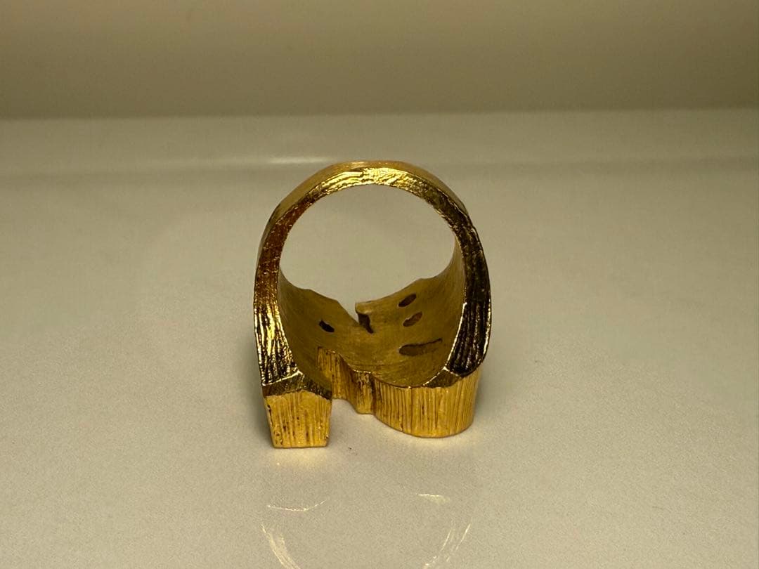 ロバート・インディアナ《LOVE》モチーフ ゴールドカラー リング
