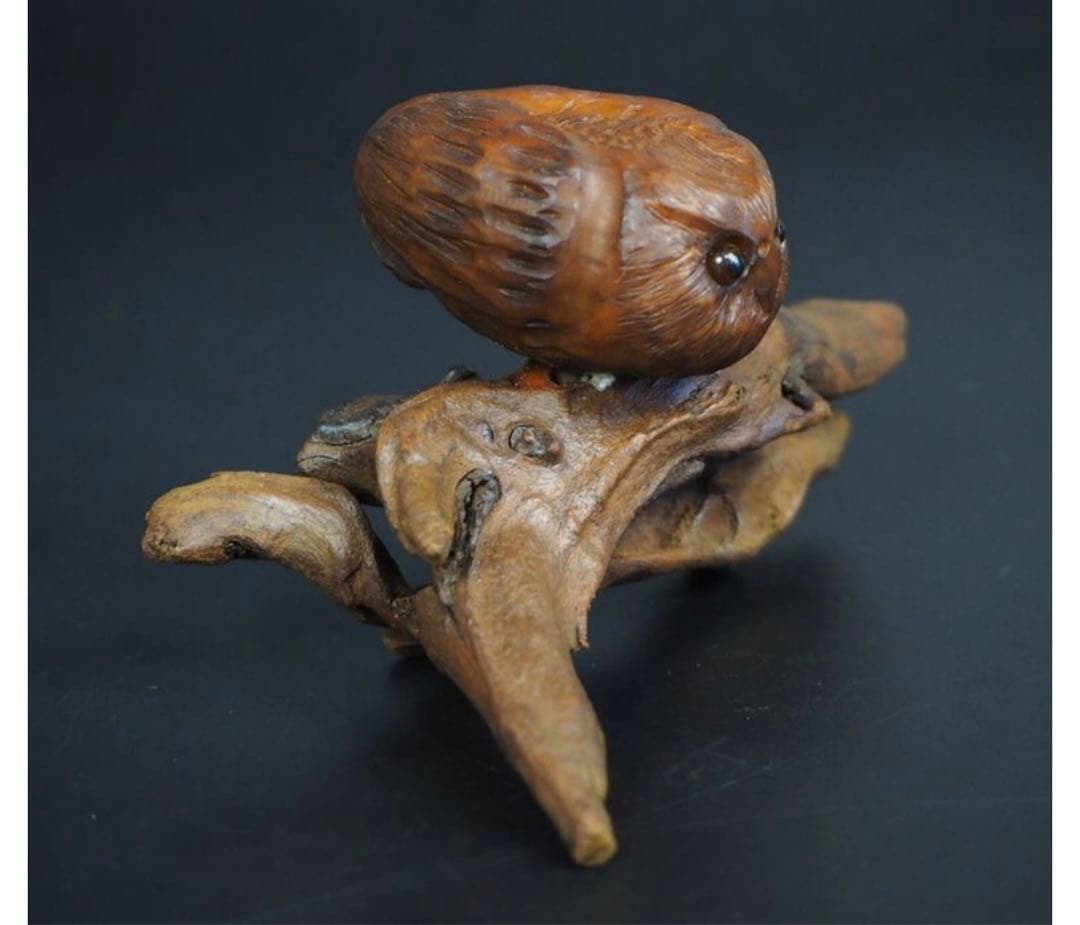 送料無料コレクター放出品天然素材フクロウ置物　神代木にフクロウ箱付骨董古玩古美術