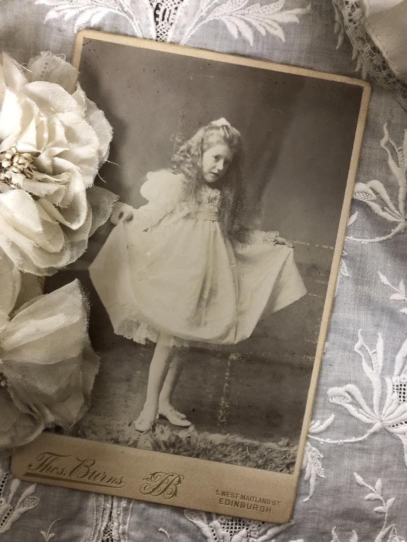 フランスアンティーク カルト・ド・ヴィジット セピア色の美しい少女　サイズ大きめ