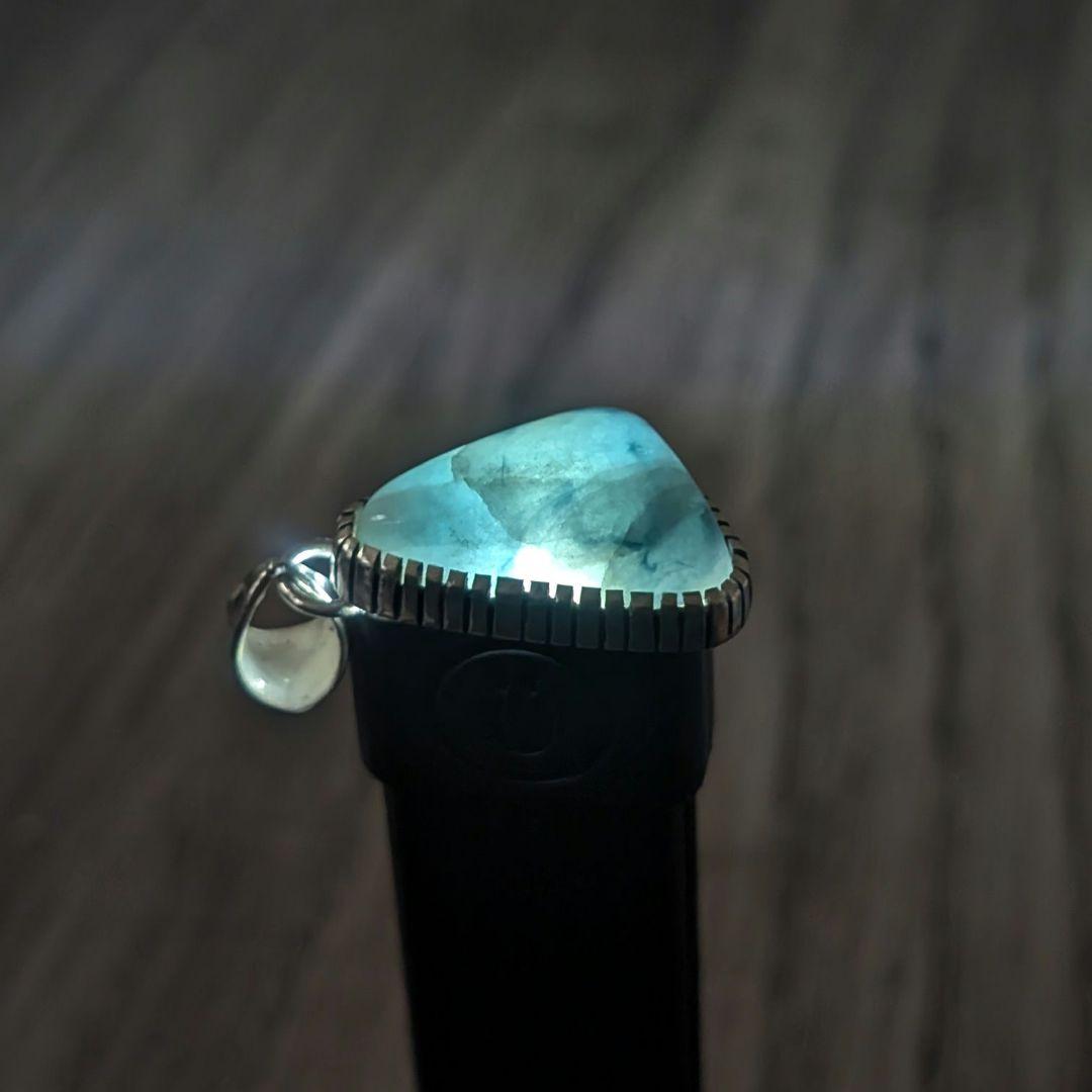 ハンドメイドの入りコン沢翡翠のペンダントトップ