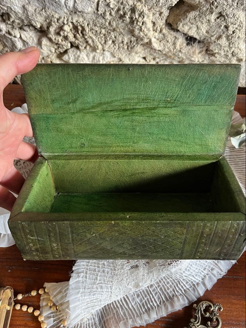 ◆フランスアンティーク｜ハンドメイド型押し革の木箱レザー小箱、緑モスグリーン茶