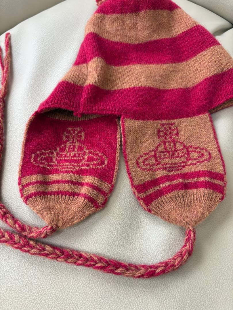 【値下げ中】VivienneWestwood赤系耳当て付きニット帽 ポンポン