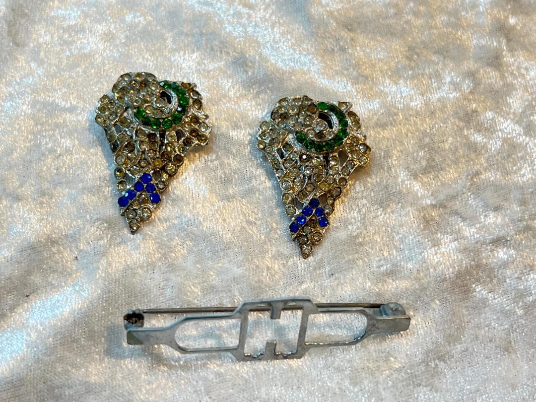 ダブルクリップブローチ　２つのクリップを組み合わせてあります。