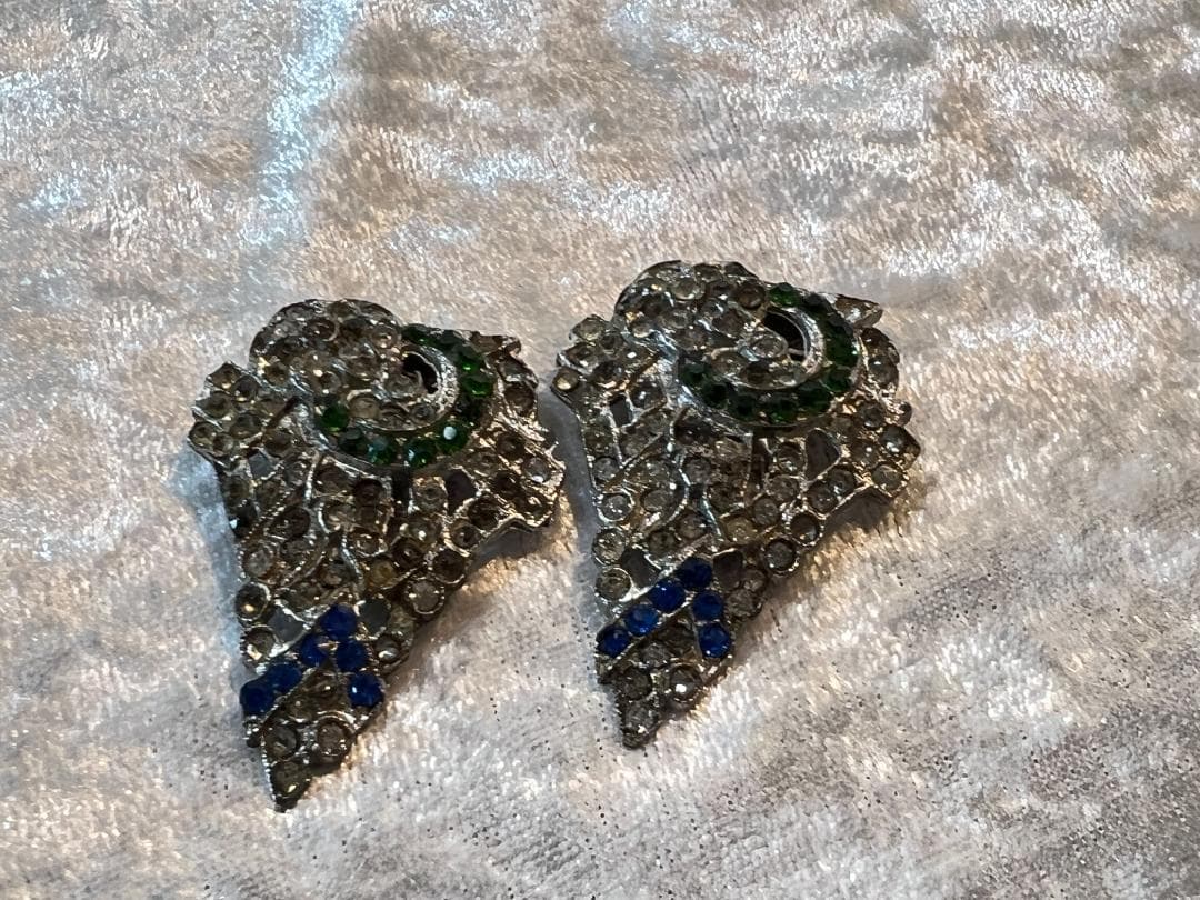 ダブルクリップブローチ　２つのクリップを組み合わせてあります。