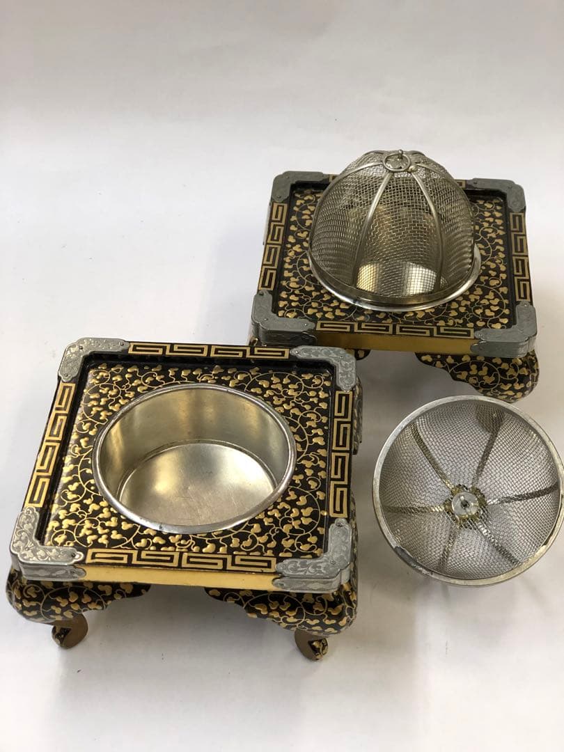 雛道具　金蒔絵　木製　ミニ火鉢　唐草模様　アンティーク　御殿火鉢