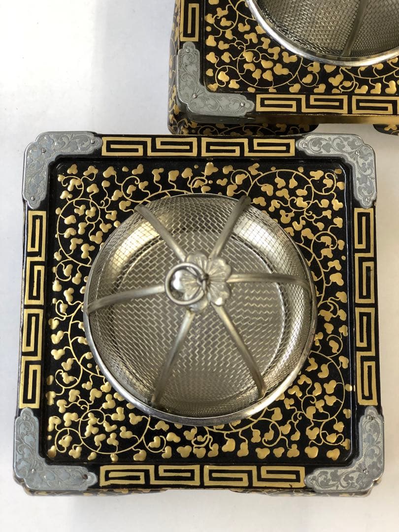 雛道具　金蒔絵　木製　ミニ火鉢　唐草模様　アンティーク　御殿火鉢