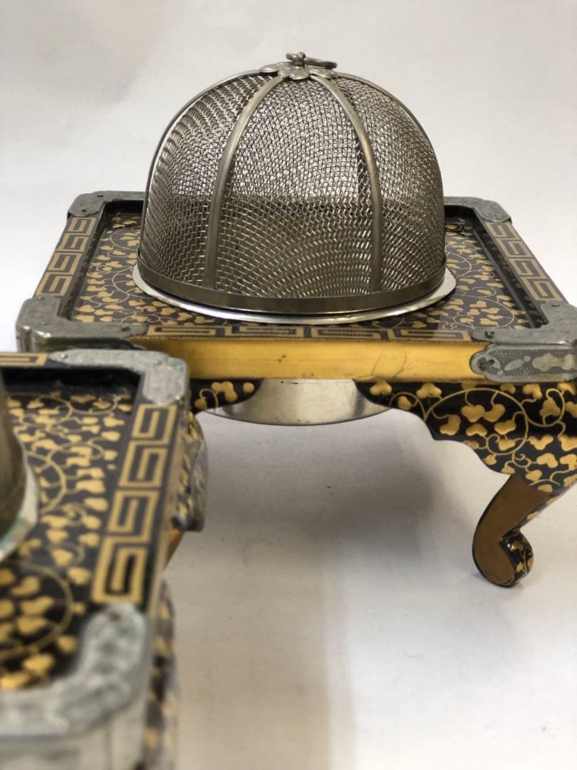 雛道具　金蒔絵　木製　ミニ火鉢　唐草模様　アンティーク　御殿火鉢