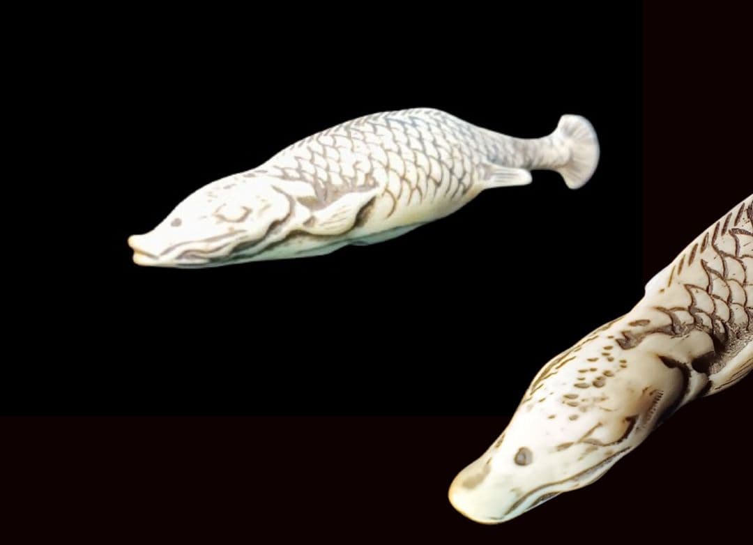 鯨歯彫 型彫 根付「川魚 」江戸時代 珍しい題材