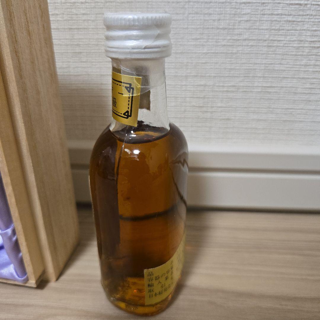 ロイヤルブラックラ　60年　ウイスキー　ミニチュアボトル