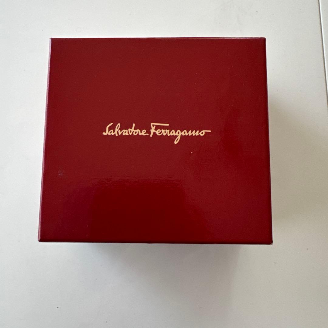 フェラガモ財布　マカロンさん