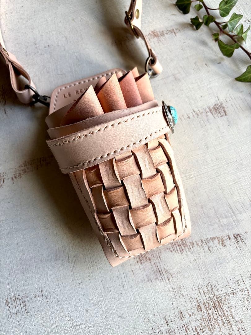 めー　ヌメ革ナチュラルメッシュワークのシザーケース