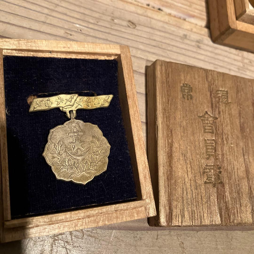 勲章まとめ 勲章 徽章 記章 バッジ 記念章勲章 勲八等白色桐葉章 詳細不明