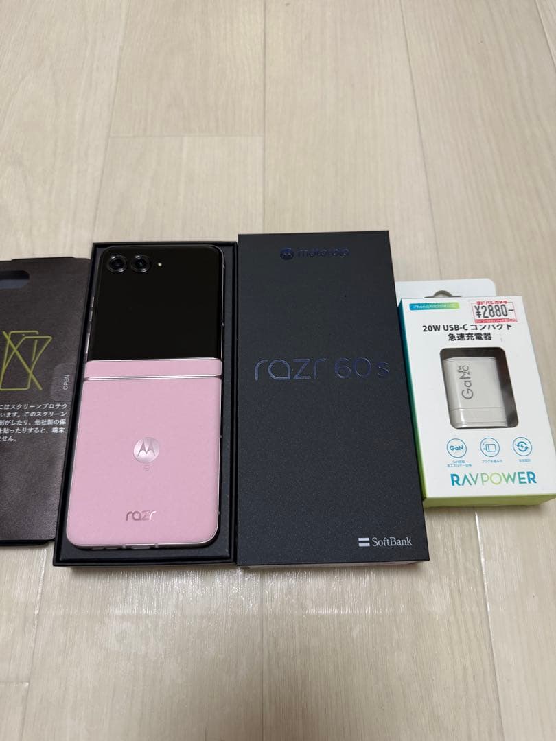 年末セール　Motorola razr 60s ピンク 本体 +