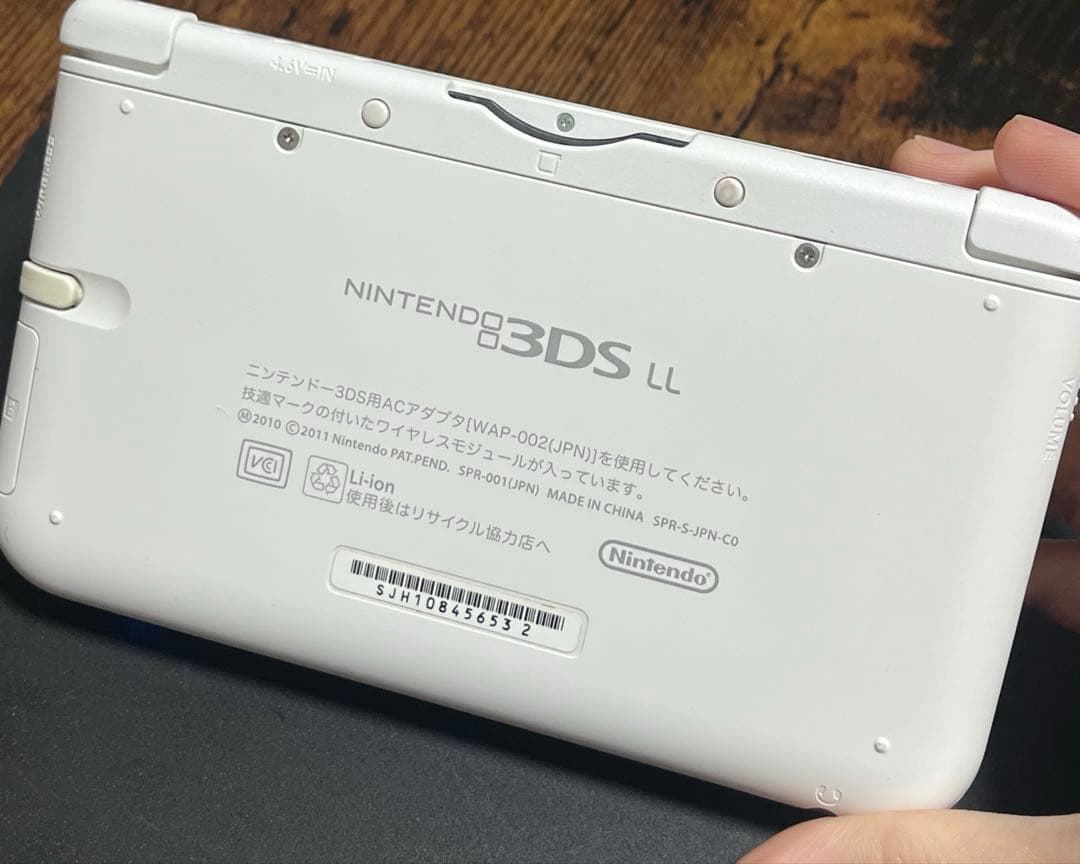 【美品】3DSLL ディズニーマジックキャッスル限定エディション ソフト付き