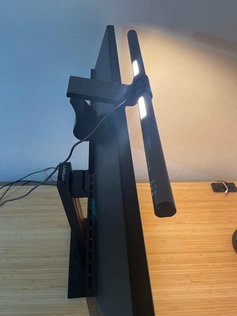 INNOCN 27C1U-D 27インチ 4Kモニター　(モニターライト付き)