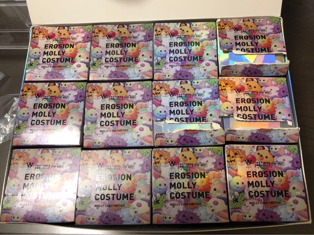 POPMART MOLLY×INSTINCTOY EROSION MOLLY