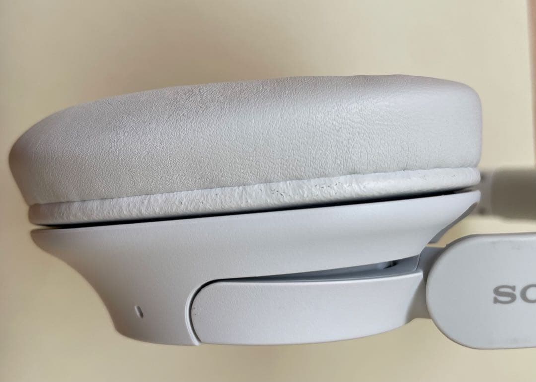 ヘッドホン　ソニー　WH-CH720N (ホワイト)