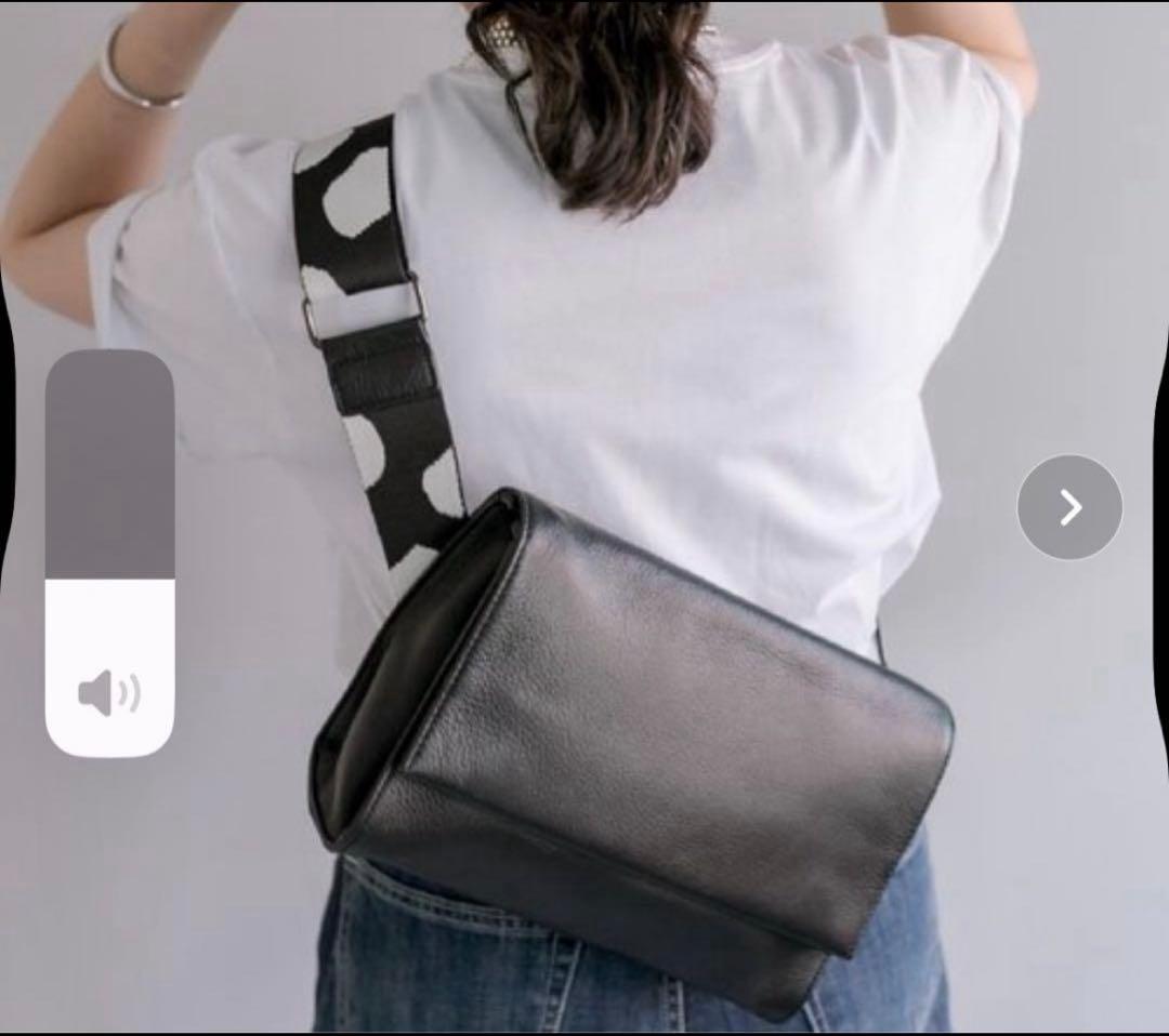 ★未使用品★ear イアパピヨネ ワイドテープショルダーバッグ