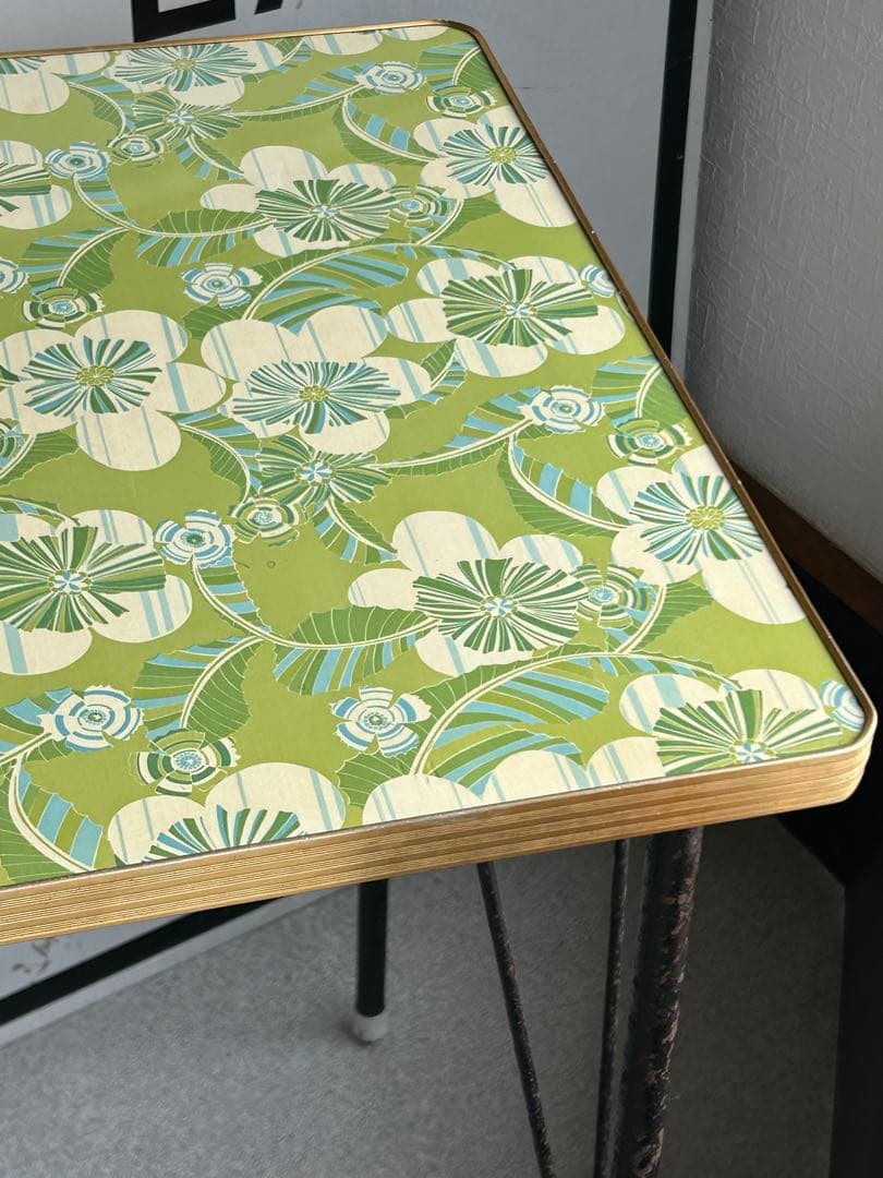 昭和レトロ　ポップ　花柄　鉄脚テーブル　ヴィンテージ　作業台　ダイニング　机