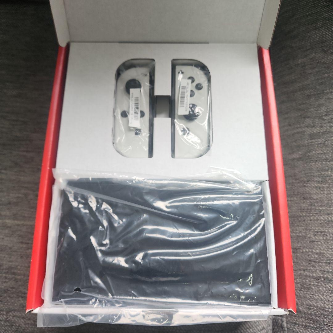 R*i様 Switch 本体 ホワイト 有機ELモデル＋付属品＋ケース