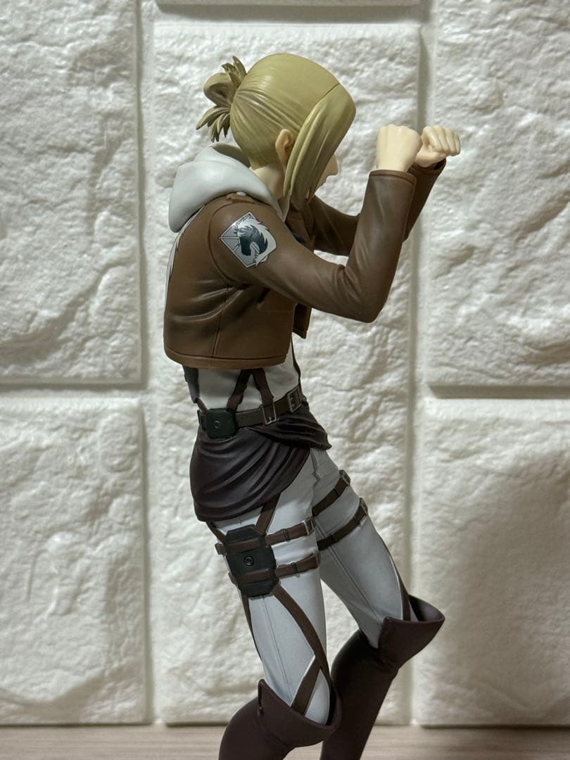 一番くじ　進撃の巨人　B賞アニ　壁の外の世界