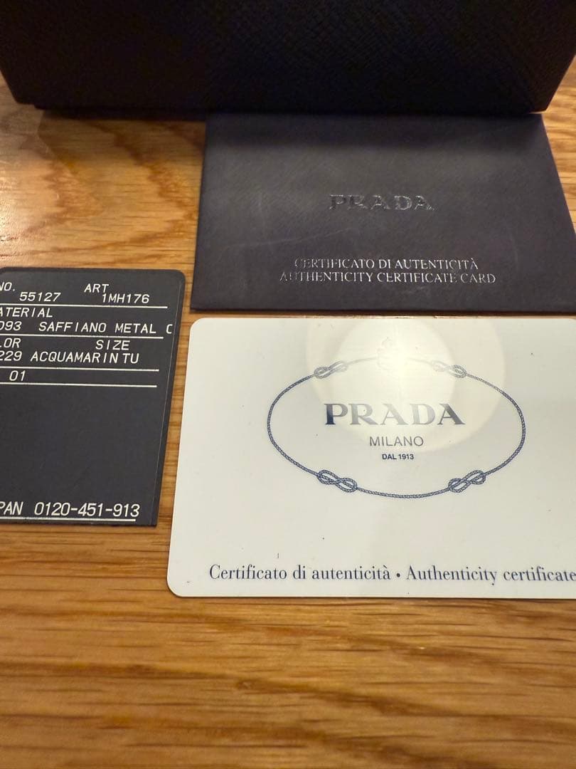 未使用PRADA サフィアーノレザー 三つ折り財布 ミントグリーン