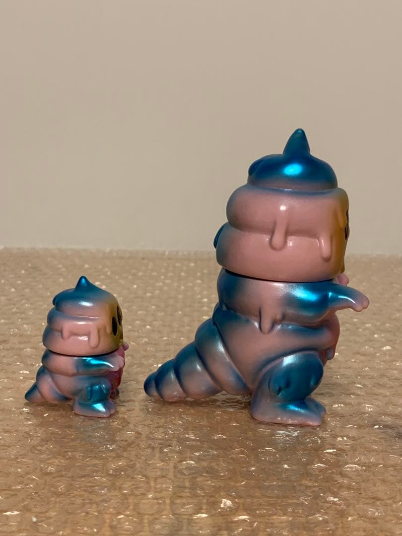 アートジャンキー とぐろ怪獣シットン＆ミニシットン メタリック 青 赤 金 塗装